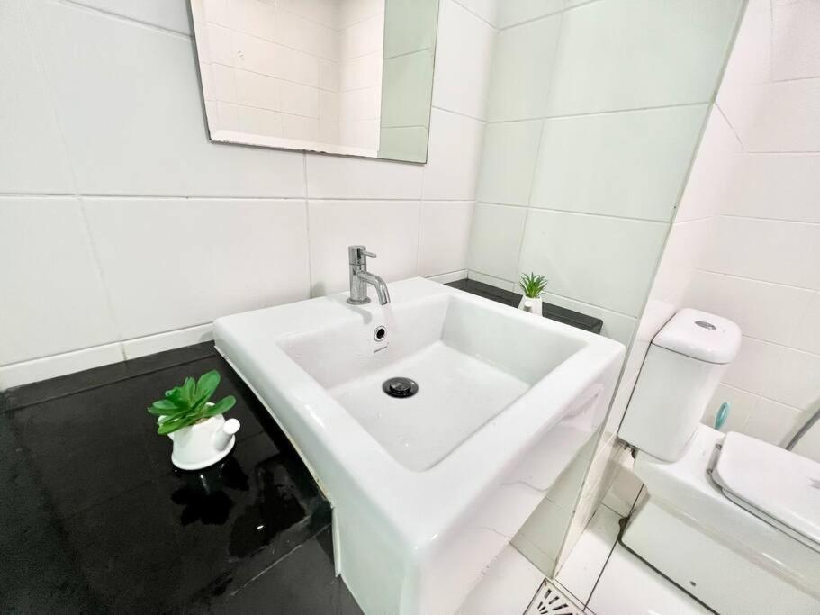 G 1-5Pax Cozy Home Trefoil Setia Alam 100Mps Wifi & Tv Sccc Exterior photo